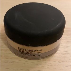 MAC Cosmetics Makeup - Mac mineralize foundation loose in Medium MAC Cosmetics Makeup - Mac mineralize foundation loose in Medium